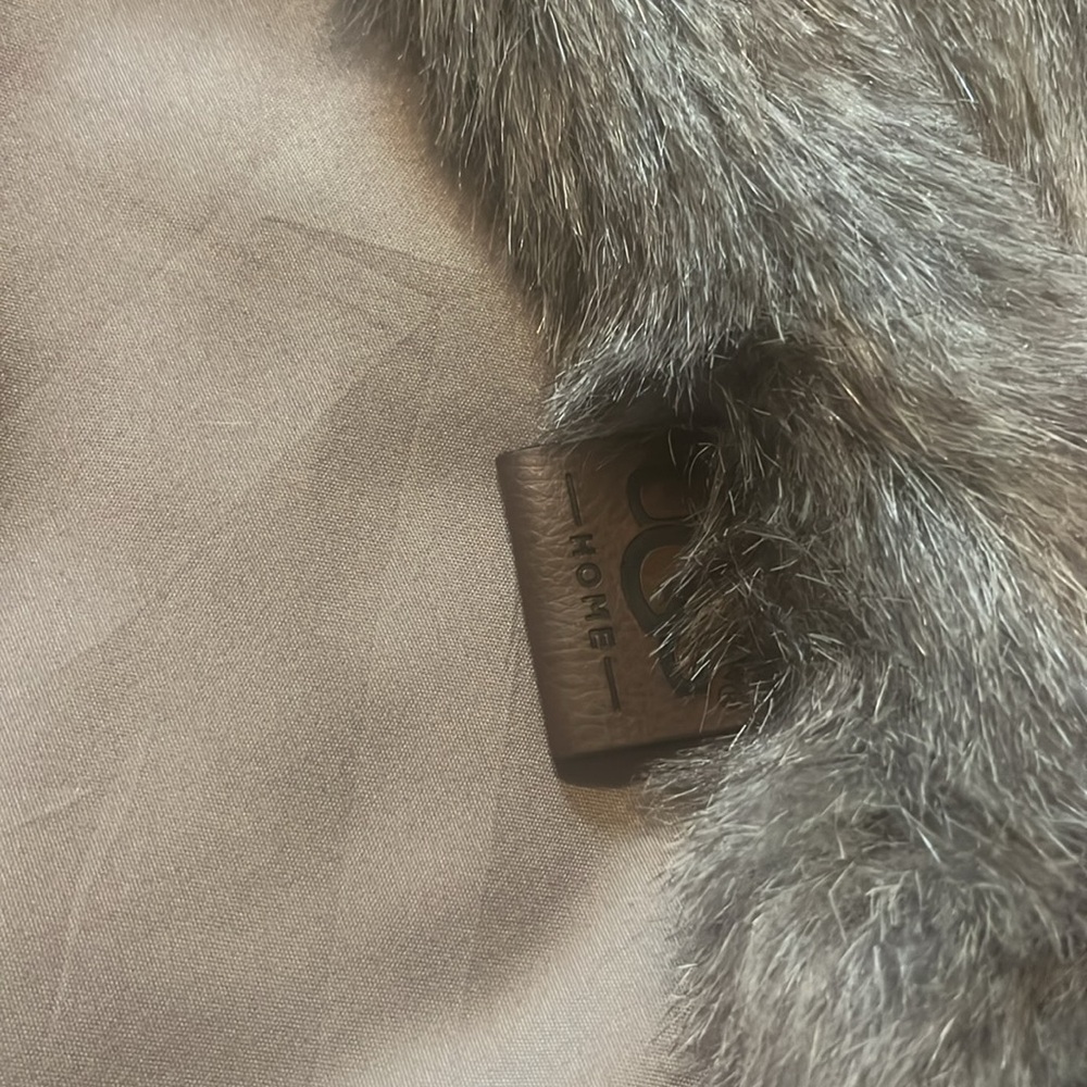 UGG Pillowcase - Picture 3 of 5